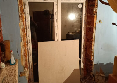 Монтаж на нова дограма преди шпакловка с. Шума