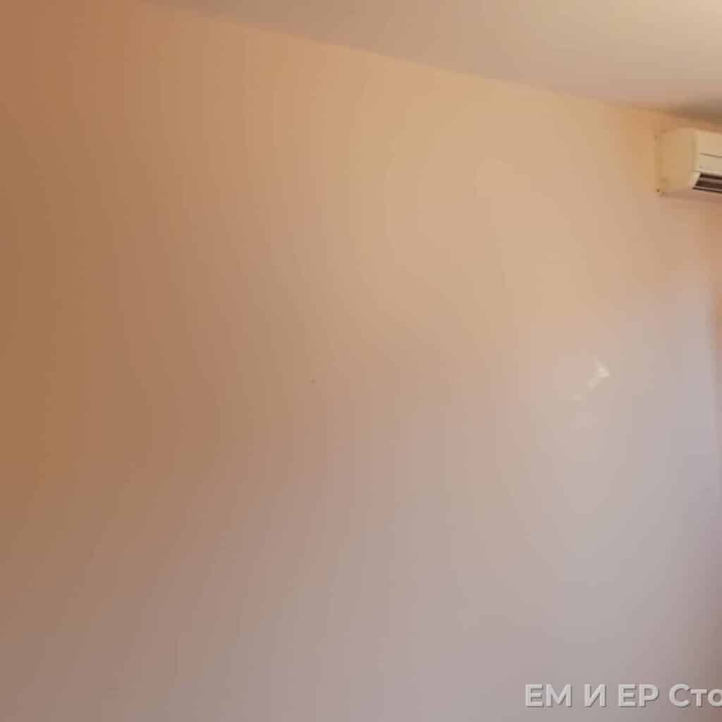 Шпакловка и боя в Лозенец: завършена стена в хола