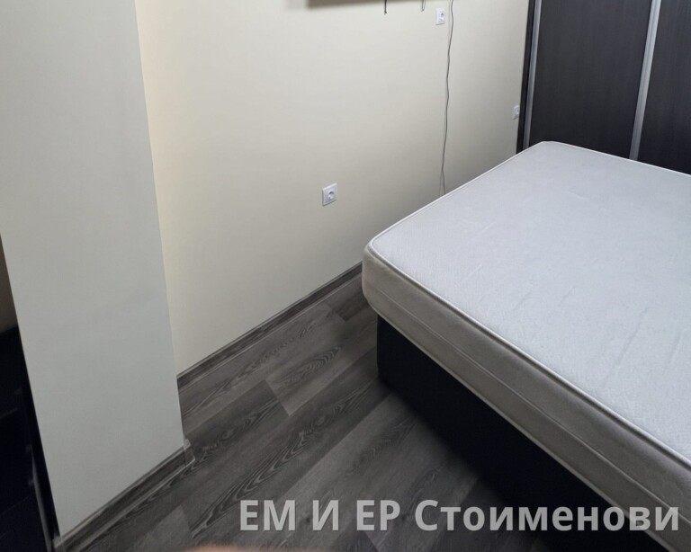 Готова спалня с легло и ламинат след ремонт в Манастирски ливади